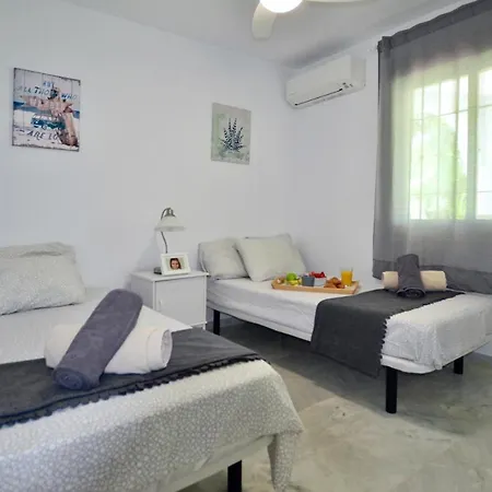 Playa 100m, Terraza Privada, Piscina, Wifi, Impecable Apartment
